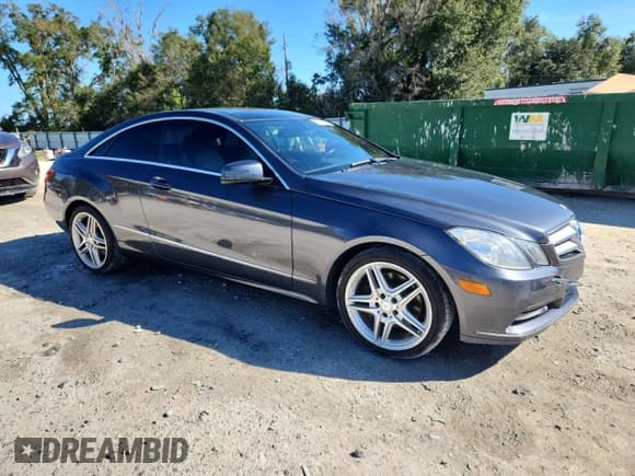 ✅ 2013 Mercedes-Benz E 350 • VIN: WDDKJ5KB3DF183310 • Lot: 92109005. Listed on Copart with 97,156 mi. Free auction sales archive from the USA and detailed vehicle history report at DreamBid. Image 4.