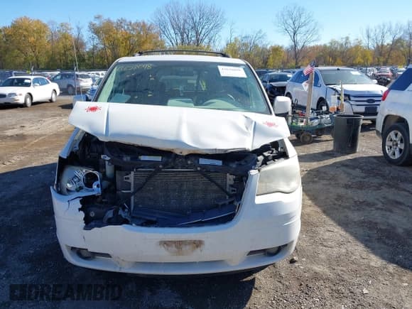 ✅ 2008 Chrysler Town & Country Touring • VIN: 2A8HR54P58R635450 • Lot: 43638098. Listed on IAAI with 322,652 mi. Free auction sales archive from the USA and detailed vehicle history report at DreamBid. Image 12.