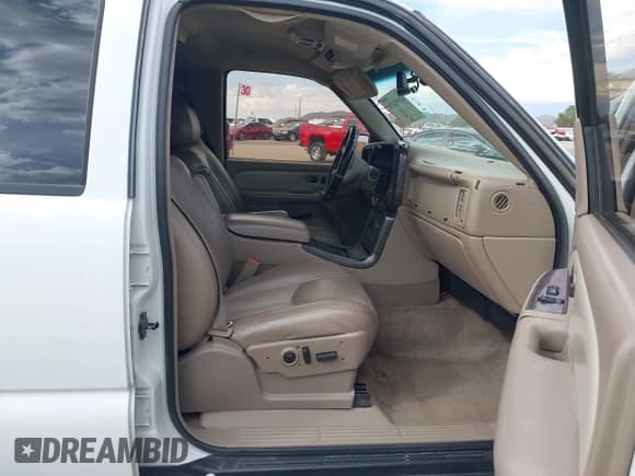 ✅ 2004 GMC Yukon XL • VIN: 1GKFK66U44J133981 • Lot: 43192475. Listed on IAAI with 298,700 mi. Free auction sales archive from the USA and detailed vehicle history report at DreamBid. Image 5.