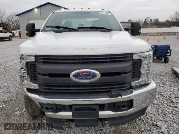 ✅ 2017 Ford F-250 XL • VIN: 1FT7X2B60HEC75356 • Lot: 92171205. Listed on Copart with 93,001 mi. Free auction sales archive from the USA and detailed vehicle history report at DreamBid. Image 5.
