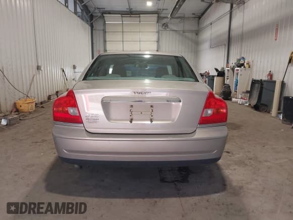 ✅ 2005 Volvo S80 • VIN: YV1TS592851409531 • Lot: 42994109. Wystawiony na IAAI z przebiegiem 154 546 mil. Bezpłatny archiwum sprzedaży aukcyjnych z USA i szczegółowy raport historii pojazdu na DreamBid. Zdjęcie 17.