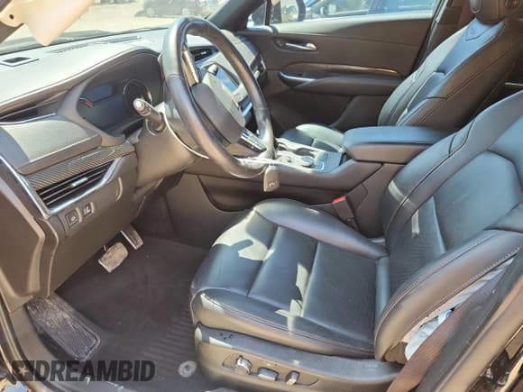 ✅ 2020 Cadillac XT4 AWD Sport • VIN: 1GYFZFR48LF017813 • Lot: 61940945. Wystawiony na Copart z przebiegiem 34 846 mil. Bezpłatny archiwum sprzedaży aukcyjnych z USA i szczegółowy raport historii pojazdu na DreamBid. Zdjęcie 7.