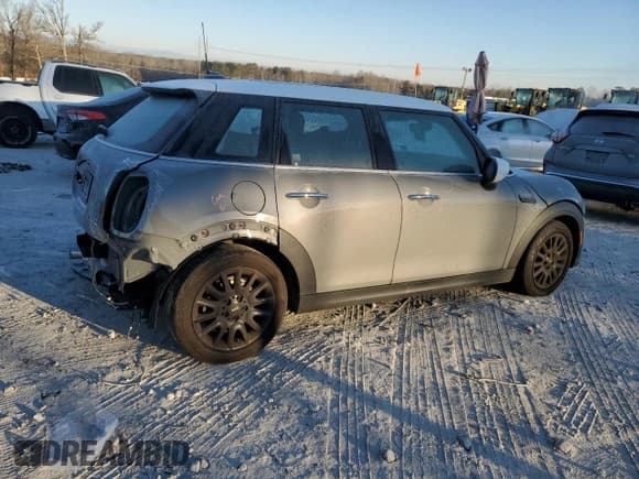 ✅ 2022 MINI Hardtop 4 Door Cooper • VIN: WMW33DK03N2R06435 • Лот: 42131665. Опубликован ранее на Copart с пробегом 29 690 миль. Бесплатный доступ к архиву аукционных продаж из США и подробный отчёт об истории автомобиля на DreamBid. Изображение 3.