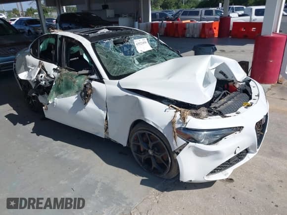 ✅ 2020 Alfa Romeo Giulia • VIN: ZARFAMANXL7631929 • Lot: 43523450. Listed on IAAI with Not provided. Free auction sales archive from the USA and detailed vehicle history report at DreamBid. Image 6.