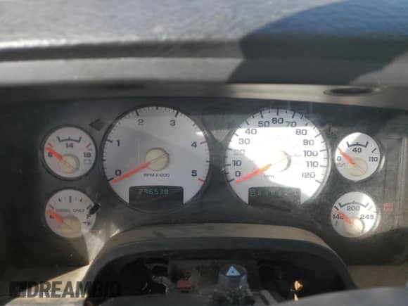 2004 Dodge 3500 SLT z VIN 3D7LU38C94G182368, wystawiony jako Copart lot #77501784 z przebiegiem 296 538 mil mil oraz Czysty tytuł • Clean title. Historia ofert i sprzedaży dostępna na DreamBid. Obrazek 9.