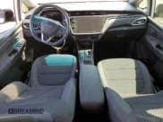 ✅ 2023 Chevrolet Bolt EV 1LT • VIN: 1G1FW6S03P4102655 • Lot: 56323284. Wystawiony na Copart z przebiegiem 56 770 mil. Bezpłatny archiwum sprzedaży aukcyjnych z USA i szczegółowy raport historii pojazdu na DreamBid. Zdjęcie 8.