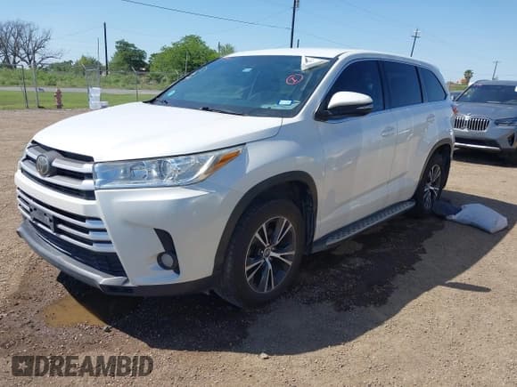 ✅ 2018 Toyota Highlander LE • VIN: 5TDZZRFH9JS288436 • Lot: 41990854. Wystawiony na IAAI z przebiegiem 151 651 mil. Bezpłatny archiwum sprzedaży aukcyjnych z USA i szczegółowy raport historii pojazdu na DreamBid. Zdjęcie 2.