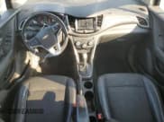 ✅ 2020 Chevrolet Trax LT • VIN: 3GNCJPSB6LL149447 • Lot: 80290235. Wystawiony na Copart z przebiegiem 84 550 mil. Bezpłatny archiwum sprzedaży aukcyjnych z USA i szczegółowy raport historii pojazdu na DreamBid. Zdjęcie 8.