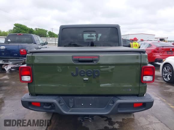 ✅ 2021 Jeep Gladiator Willys • VIN: 1C6HJTAG1ML568394 • Lot: 41895672. Listed on IAAI with 59,015 mi. Free auction sales archive from the USA and detailed vehicle history report at DreamBid. Image 16.