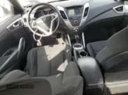 ✅ 2017 Hyundai Veloster Value Edition • VIN: KMHTC6ADXHU323836 • Lot: 46752225. Wystawiony na Copart z przebiegiem 171 428 mil. Bezpłatny archiwum sprzedaży aukcyjnych z USA i szczegółowy raport historii pojazdu na DreamBid. Zdjęcie 8.