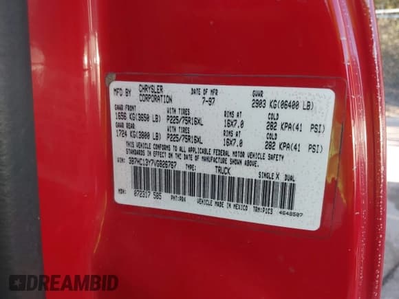 ✅ 1997 Dodge 1500 • VIN: 3B7HC13Y7VG826767 • Lot: 43624189. Wystawiony na IAAI z przebiegiem 255 118 mil. Bezpłatny archiwum sprzedaży aukcyjnych z USA i szczegółowy raport historii pojazdu na DreamBid. Zdjęcie 9.