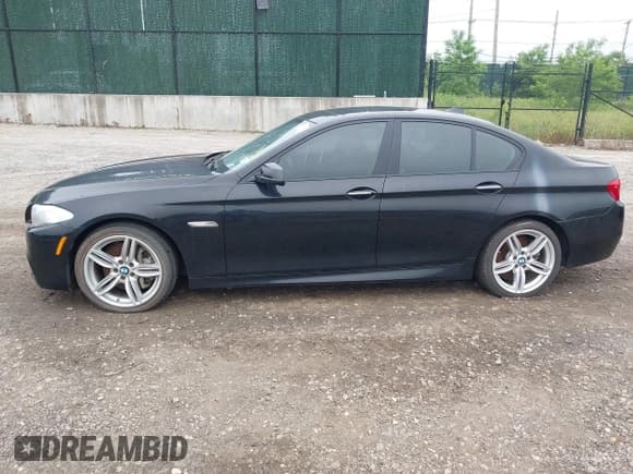 ✅ 2013 BMW 5 Series 550i xDrive • VIN: WBAFU9C51DDY72113 • Лот: 42446069. Опубликован ранее на IAAI с пробегом Не указан. Бесплатный доступ к архиву аукционных продаж из США и подробный отчёт об истории автомобиля на DreamBid. Изображение 13.