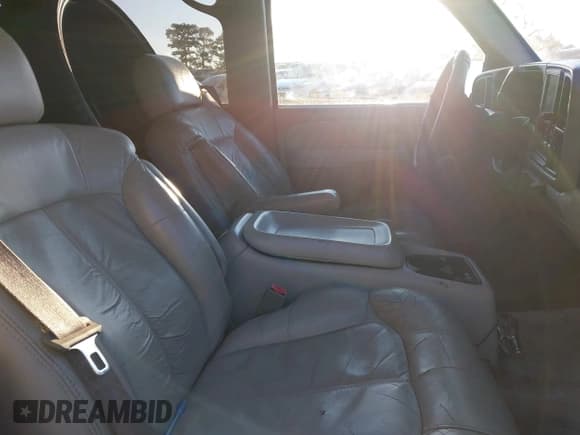 ✅ 2001 Chevrolet Tahoe LS • VIN: 1GNEC13T01J198722 • Lot: 41385593. Wystawiony na IAAI z przebiegiem Nie podano. Bezpłatny archiwum sprzedaży aukcyjnych z USA i szczegółowy raport historii pojazdu na DreamBid. Zdjęcie 5.