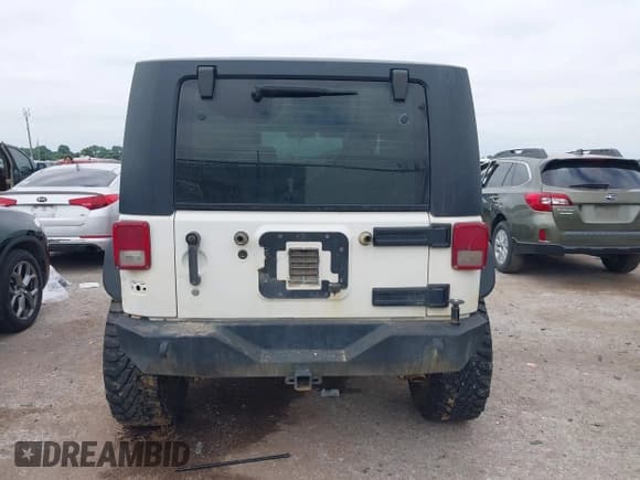 ✅ 2008 Jeep Wrangler X • VIN: 1J4FZ24108L653849 • Lot: 42305913. Listed on IAAI with 220,937 mi. Free auction sales archive from the USA and detailed vehicle history report at DreamBid. Image 15.