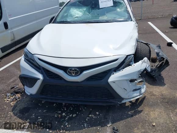 2022 Toyota Camry SE z VIN 4T1G11AK0NU054329, wystawiony jako IAAI lot #42342363 z przebiegiem 105 909 mil mil oraz . Historia ofert i sprzedaży dostępna na DreamBid. Obrazek 12.