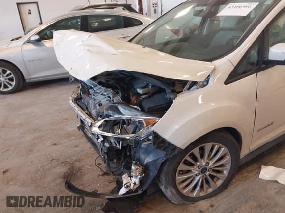 ✅ 2017 Ford C-Max SE • VIN: 1FADP5AU5HL103474 • Lot: 43406986. Wystawiony na IAAI z przebiegiem 145 014 mil. Bezpłatny archiwum sprzedaży aukcyjnych z USA i szczegółowy raport historii pojazdu na DreamBid. Zdjęcie 6.