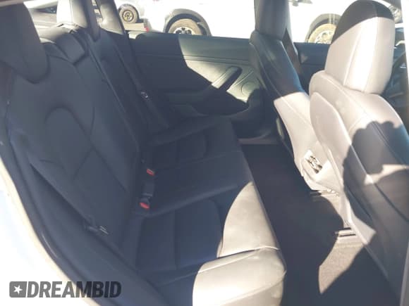 ✅ 2022 Tesla Model 3 Long Range • VIN: 5YJ3E1EB6NF321855 • Lot: 43845061. Wystawiony na IAAI z przebiegiem 40 178 mil. Bezpłatny archiwum sprzedaży aukcyjnych z USA i szczegółowy raport historii pojazdu na DreamBid. Zdjęcie 8.