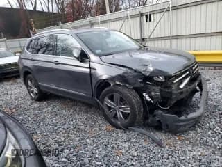 ✅ 2020 Volkswagen Tiguan SE • VIN: 3VV2B7AX5LM140846 • Lot: 92483835. Wystawiony na Copart z przebiegiem 25 172 mil. Bezpłatny archiwum sprzedaży aukcyjnych z USA i szczegółowy raport historii pojazdu na DreamBid. Zdjęcie 4.