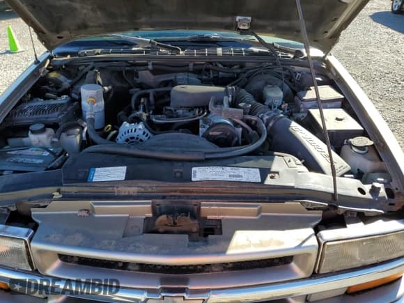 ✅ 1998 Chevrolet Blazer LS • VIN: 1GNDT13W2W2268048 • Lot: 92001915. Wystawiony na Copart z przebiegiem 96 551 mil. Bezpłatny archiwum sprzedaży aukcyjnych z USA i szczegółowy raport historii pojazdu na DreamBid. Zdjęcie 12.