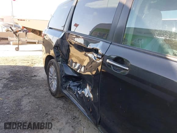 ✅ 2017 Toyota Sienna XLE Premium • VIN: 5TDYZ3DC0HS875439 • Lot: 43083491. Listed on IAAI with 179,323 mi. Free auction sales archive from the USA and detailed vehicle history report at DreamBid. Image 6.