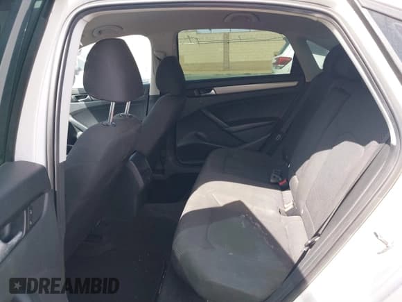 ✅ 2012 Volkswagen Passat S • VIN: 1VWAP7A39CC074793 • Lot: 41626730. Wystawiony na IAAI z przebiegiem 108 659 mil. Bezpłatny archiwum sprzedaży aukcyjnych z USA i szczegółowy raport historii pojazdu na DreamBid. Zdjęcie 8.