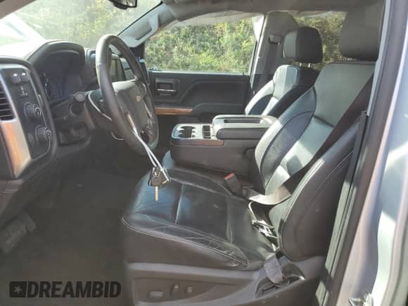 2017 Chevrolet Silverado 1500 LTZ z VIN 1GCVKSEC9HZ359854, wystawiony jako Copart lot #86477475 z przebiegiem 97 174 mil mil oraz Czysty tytuł • Clean title. Historia ofert i sprzedaży dostępna na DreamBid. Obrazek 7.