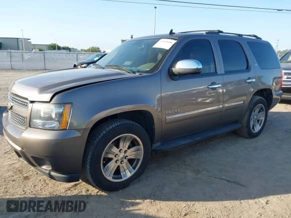 2011 Chevrolet Tahoe LTZ с VIN 1GNSKCE02BR397679, выставлен на аукционе IAAI как лот 42020606 с пробегом 188 056 миль миль и . История ставок и продаж доступна на DreamBid. Изображение 2.