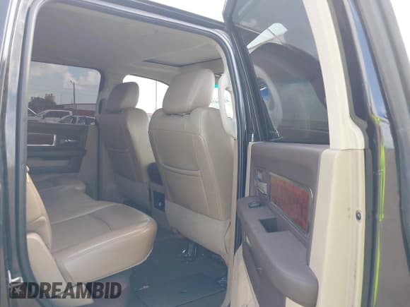 ✅ 2009 Dodge 1500 Laramie • VIN: 1D3HB13T29S778382 • Lot: 42456475. Wystawiony na IAAI z przebiegiem 229 669 mil. Bezpłatny archiwum sprzedaży aukcyjnych z USA i szczegółowy raport historii pojazdu na DreamBid. Zdjęcie 8.