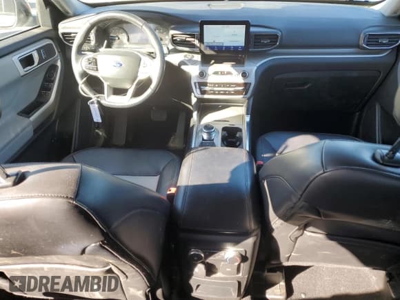 ✅ 2022 Ford Explorer XLT • VIN: 1FMSK8DH2NGA23050 • Lot: 90575745. Wystawiony na Copart z przebiegiem 59 174 mil. Bezpłatny archiwum sprzedaży aukcyjnych z USA i szczegółowy raport historii pojazdu na DreamBid. Zdjęcie 8.