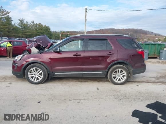 ✅ 2018 Ford Explorer XLT • VIN: 1FM5K8D80JGA18307 • Lot: 43697255. Wystawiony na IAAI z przebiegiem 71 816 mil. Bezpłatny archiwum sprzedaży aukcyjnych z USA i szczegółowy raport historii pojazdu na DreamBid. Zdjęcie 14.