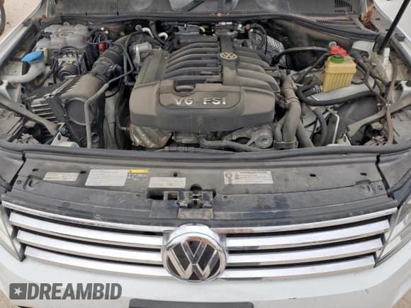 ✅ 2016 Volkswagen Touareg Lux • VIN: WVGEF9BP9GD000516 • Lot: 92743305. Wystawiony na Copart z przebiegiem 171 299 mil. Bezpłatny archiwum sprzedaży aukcyjnych z USA i szczegółowy raport historii pojazdu na DreamBid. Zdjęcie 11.