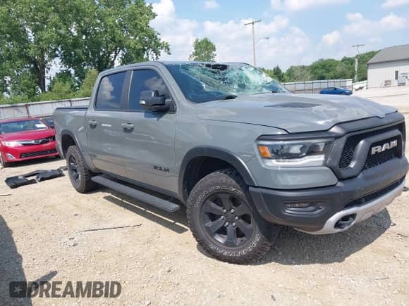 2020 Ram 1500 Rebel z VIN 1C6SRFLM8LN202602, wystawiony jako IAAI lot #42585757 z przebiegiem 46 177 mil mil oraz . Historia ofert i sprzedaży dostępna na DreamBid. Obrazek 1.