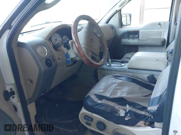 ✅ 2004 Ford F-150 XLT • VIN: 1FTPW14594KC07246 • Lot: 43597098. Wystawiony na IAAI z przebiegiem 193 441 mil. Bezpłatny archiwum sprzedaży aukcyjnych z USA i szczegółowy raport historii pojazdu na DreamBid. Zdjęcie 5.