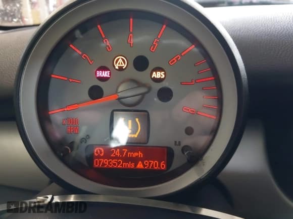 ✅ 2009 MINI Hardtop • VIN: WMWMF33529TU71262 • Lot: 42835528. Wystawiony na IAAI z przebiegiem 79 532 mil. Bezpłatny archiwum sprzedaży aukcyjnych z USA i szczegółowy raport historii pojazdu na DreamBid. Zdjęcie 7.