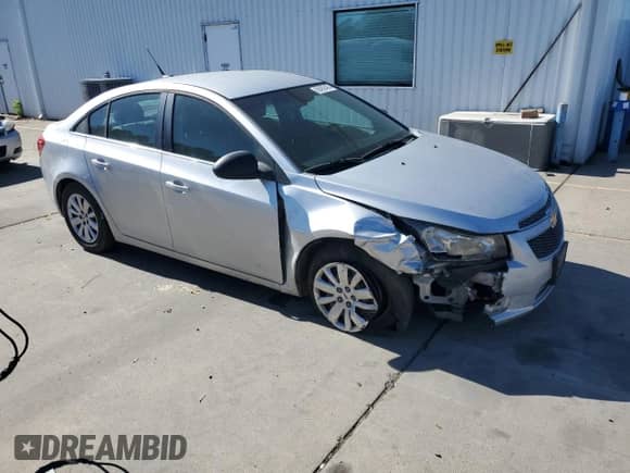 2011 Chevrolet Cruze LS z VIN 1G1PC5SHXB7190124, wystawiony jako Copart lot #86492495 z przebiegiem 226 942 mil mil oraz Szkoda całkowita • Salvage title. Historia ofert i sprzedaży dostępna na DreamBid. Obrazek 4.