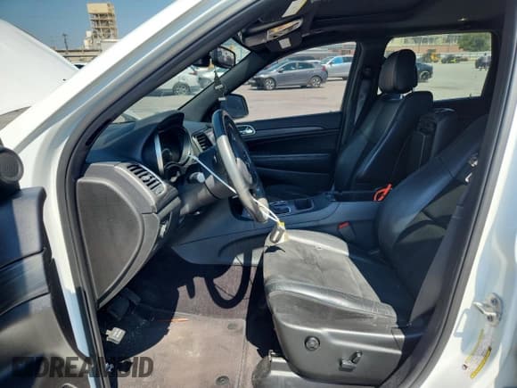 ✅ 2019 Jeep Grand Cherokee Altitude • VIN: 1C4RJEAG8KC571556 • Lot: 70212925. Listed on Copart with 68,334 mi. Free auction sales archive from the USA and detailed vehicle history report at DreamBid. Image 7.