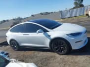 ✅ 2022 Tesla Model X • VIN: 7SAXCAE54NF362277 • Lot: 43643635. Wystawiony na IAAI z przebiegiem 53 073 mil. Bezpłatny archiwum sprzedaży aukcyjnych z USA i szczegółowy raport historii pojazdu na DreamBid. Zdjęcie 14.