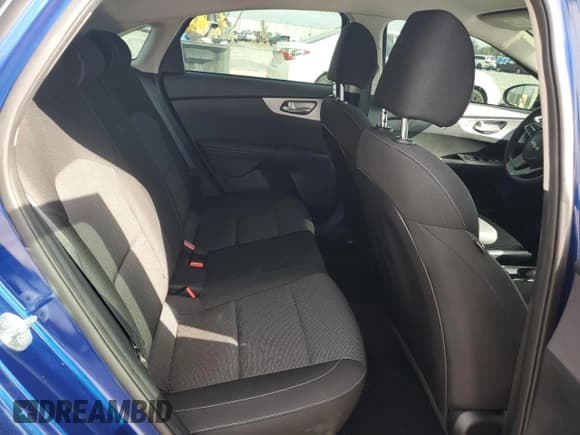 ✅ 2022 Kia Forte LXS • VIN: 3KPF24AD4NE464503 • Lot: 47801695. Wystawiony na Copart z przebiegiem 34 923 mil. Bezpłatny archiwum sprzedaży aukcyjnych z USA i szczegółowy raport historii pojazdu na DreamBid. Zdjęcie 10.