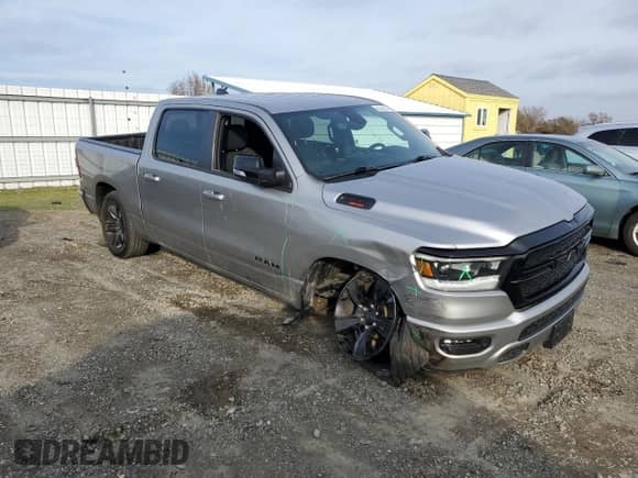 2021 Ram 1500 Big Horn z VIN 1C6SRFFM7MN547035, wystawiony jako Copart lot #85543214 z przebiegiem 81 917 mil mil oraz Szkoda całkowita • Salvage title. Historia ofert i sprzedaży dostępna na DreamBid. Obrazek 4.