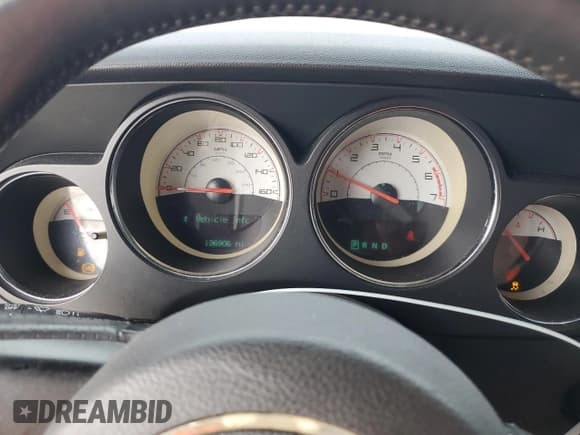 ✅ 2014 Dodge Challenger Shaker • VIN: 2C3CDYBT2EH251181 • Lot: 42318774. Wystawiony na Copart z przebiegiem 136 906 mil. Bezpłatny archiwum sprzedaży aukcyjnych z USA i szczegółowy raport historii pojazdu na DreamBid. Zdjęcie 9.