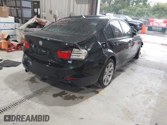 ✅ 2015 BMW 3 Series 320i • VIN: WBA3B1G54FNT07713 • Лот: 43511028. Опубликован ранее на IAAI с пробегом Не указан. Бесплатный доступ к архиву аукционных продаж из США и подробный отчёт об истории автомобиля на DreamBid. Изображение 4.