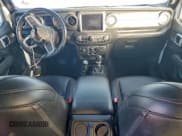 ✅ 2021 Jeep Wrangler Unlimited Sahara High Altitude • VIN: 1C4HJXEN5MW748985 • Lot: 94197935. Wystawiony na Copart z przebiegiem 46 672 mil. Bezpłatny archiwum sprzedaży aukcyjnych z USA i szczegółowy raport historii pojazdu na DreamBid. Zdjęcie 8.