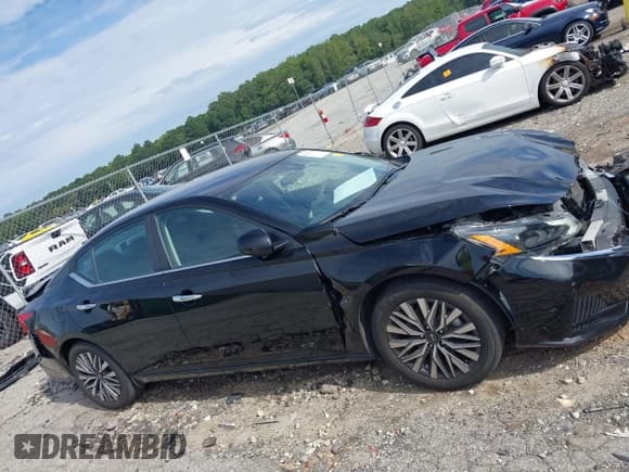 ✅ 2023 Nissan Altima SV • VIN: 1N4BL4DV2PN359785 • Lot: 43072326. Wystawiony na IAAI z przebiegiem 59 811 mil. Bezpłatny archiwum sprzedaży aukcyjnych z USA i szczegółowy raport historii pojazdu na DreamBid. Zdjęcie 13.