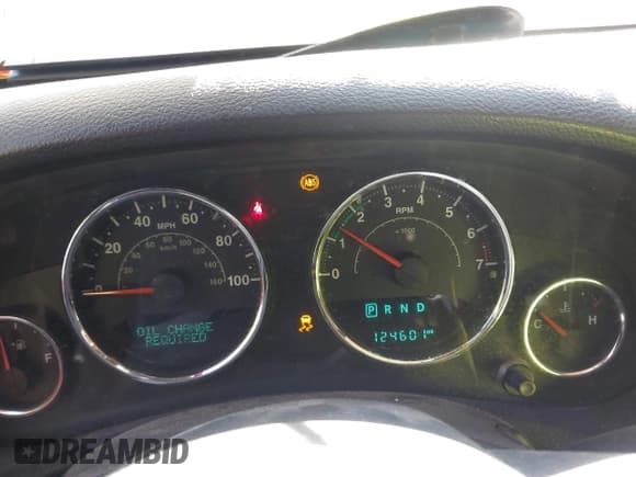 ✅ 2017 Jeep Wrangler Unlimited Sahara • VIN: 1C4HJWEG6HL518746 • Lot: 43528562. Wystawiony na IAAI z przebiegiem 124 601 mil. Bezpłatny archiwum sprzedaży aukcyjnych z USA i szczegółowy raport historii pojazdu na DreamBid. Zdjęcie 7.