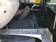 ✅ 2016 Toyota Land Cruiser • VIN: JTMCY7AJXG4041776 • Lot: 66911695. Wystawiony na Copart z przebiegiem 157 841 mil. Bezpłatny archiwum sprzedaży aukcyjnych z USA i szczegółowy raport historii pojazdu na DreamBid. Zdjęcie 11.