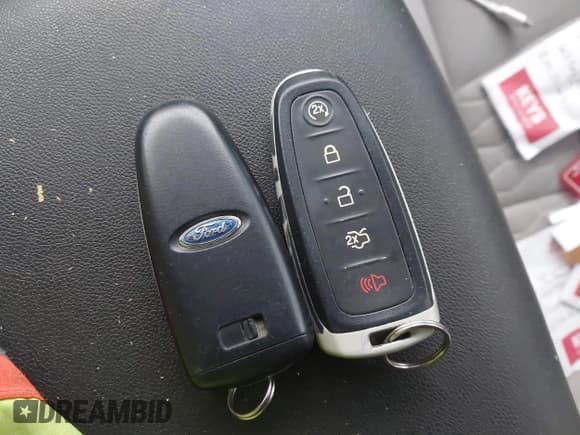 ✅ 2017 Ford Escape Titanium • VIN: 1FMCU0JD7HUD76343 • Lot: 43614129. Wystawiony na IAAI z przebiegiem 141 525 mil. Bezpłatny archiwum sprzedaży aukcyjnych z USA i szczegółowy raport historii pojazdu na DreamBid. Zdjęcie 11.