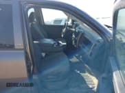 ✅ 2020 Ram 1500 Tradesman • VIN: 1C6RR7FT5LS154324 • Lot: 43215428. Wystawiony na IAAI z przebiegiem 112 290 mil. Bezpłatny archiwum sprzedaży aukcyjnych z USA i szczegółowy raport historii pojazdu na DreamBid. Zdjęcie 5.