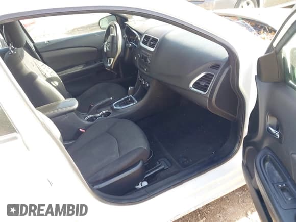 ✅ 2013 Dodge Avenger SXT • VIN: 1C3CDZCBXDN617857 • Lot: 43693478. Wystawiony na IAAI z przebiegiem 138 273 mil. Bezpłatny archiwum sprzedaży aukcyjnych z USA i szczegółowy raport historii pojazdu na DreamBid. Zdjęcie 5.