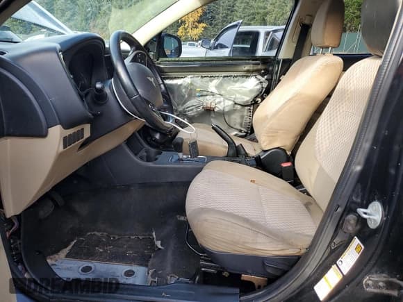 ✅ 2014 Mitsubishi Outlander SE • VIN: JA4AD3A33EZ016984 • Lot: 92532585. Listed on Copart with 170,371 mi. Free auction sales archive from the USA and detailed vehicle history report at DreamBid. Image 7.