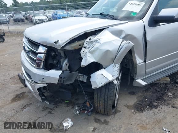 ✅ 2016 Ford Expedition Max Limited • VIN: 1FMJK1KT4GEF44876 • Lot: 42909682. Wystawiony na IAAI z przebiegiem 127 410 mil. Bezpłatny archiwum sprzedaży aukcyjnych z USA i szczegółowy raport historii pojazdu na DreamBid. Zdjęcie 6.